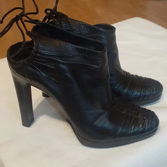 Gucci Black Leather Ankle Tie Booties 8 - Picture 2 of 15
